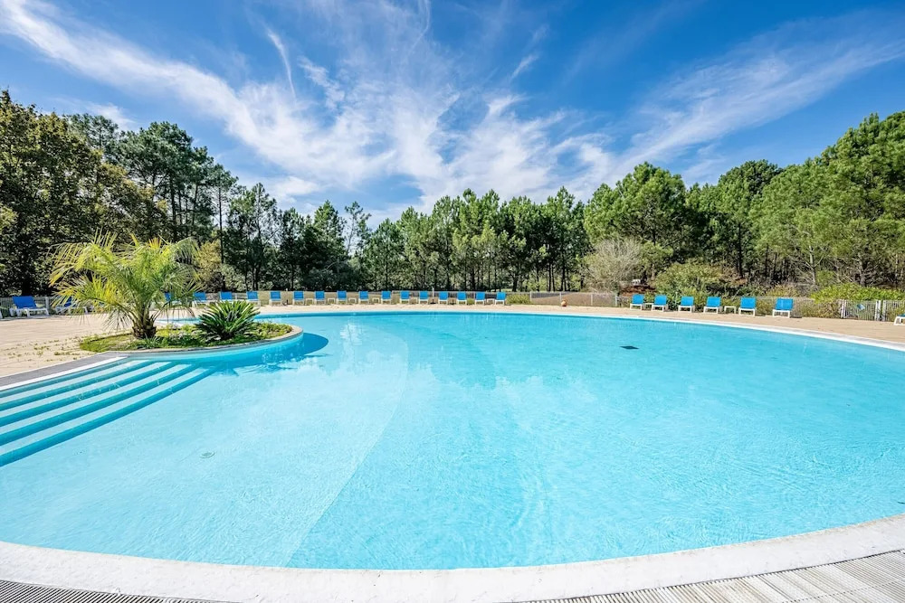 8-person Scenic Landes Forest Apartment