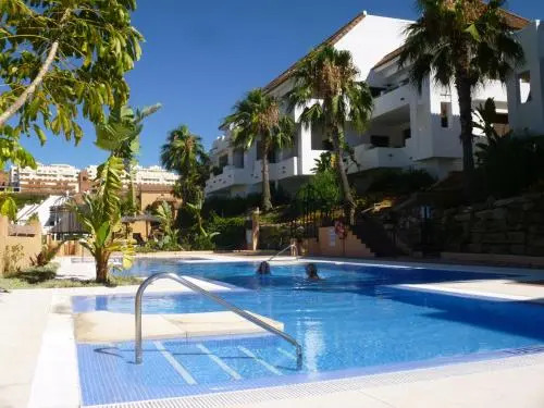 Duquesa Village Apartemento 2115
