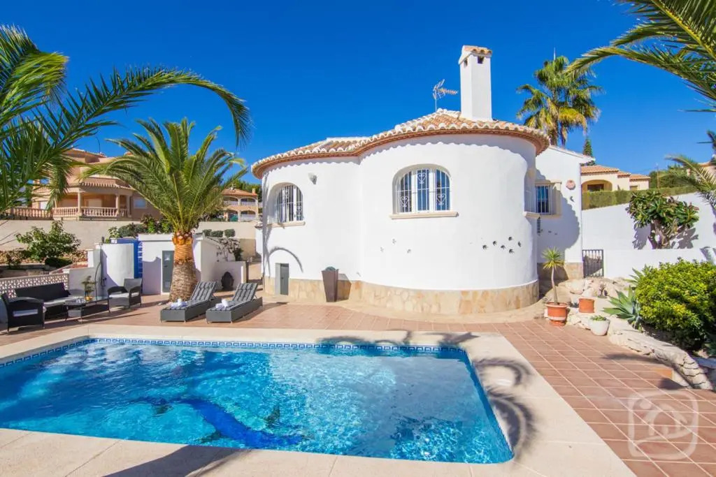 Villa Mackay by Abahana Villas
