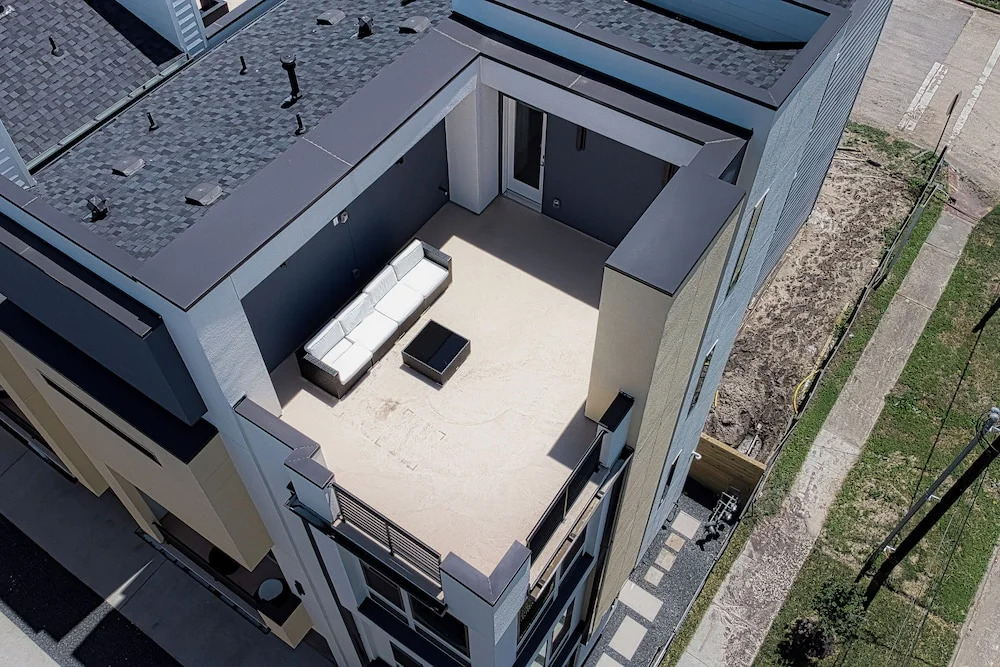 Spacious Luxe 3BD Townhome in Dwtn HTX.