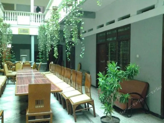 Front One Hotel Mesir Surabaya