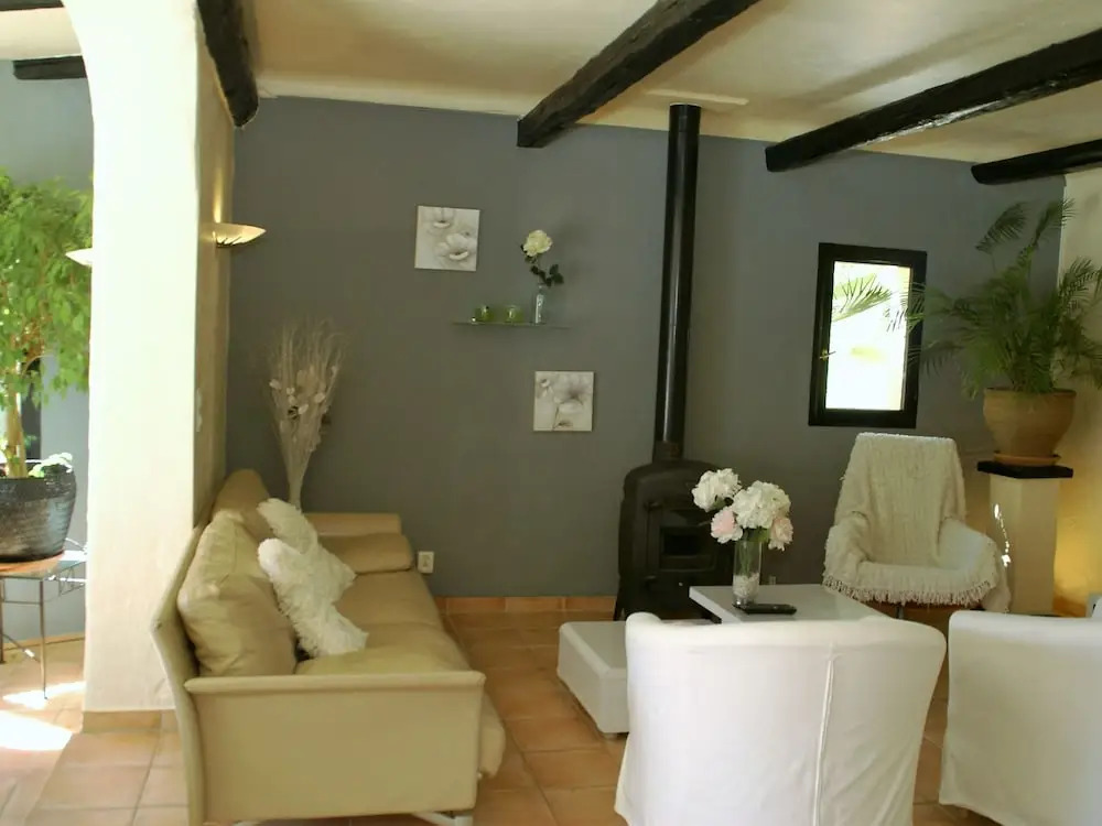 Charming Villa in Cavalaire-sur-mer With Pool