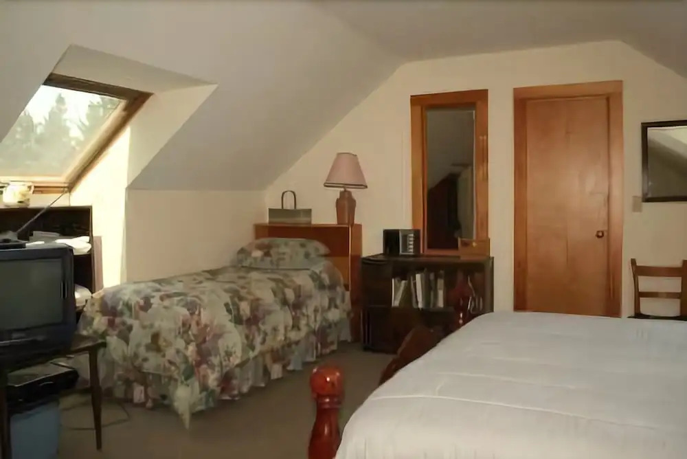 Sherwood Cottage - Three Bedroom Home