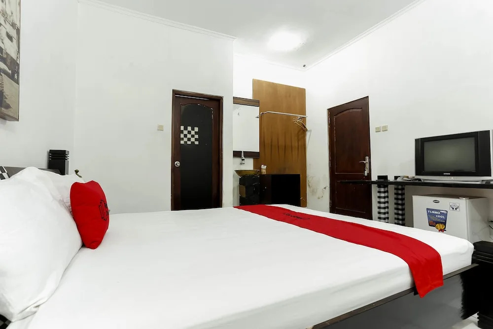 RedDoorz Plus @ Palagan