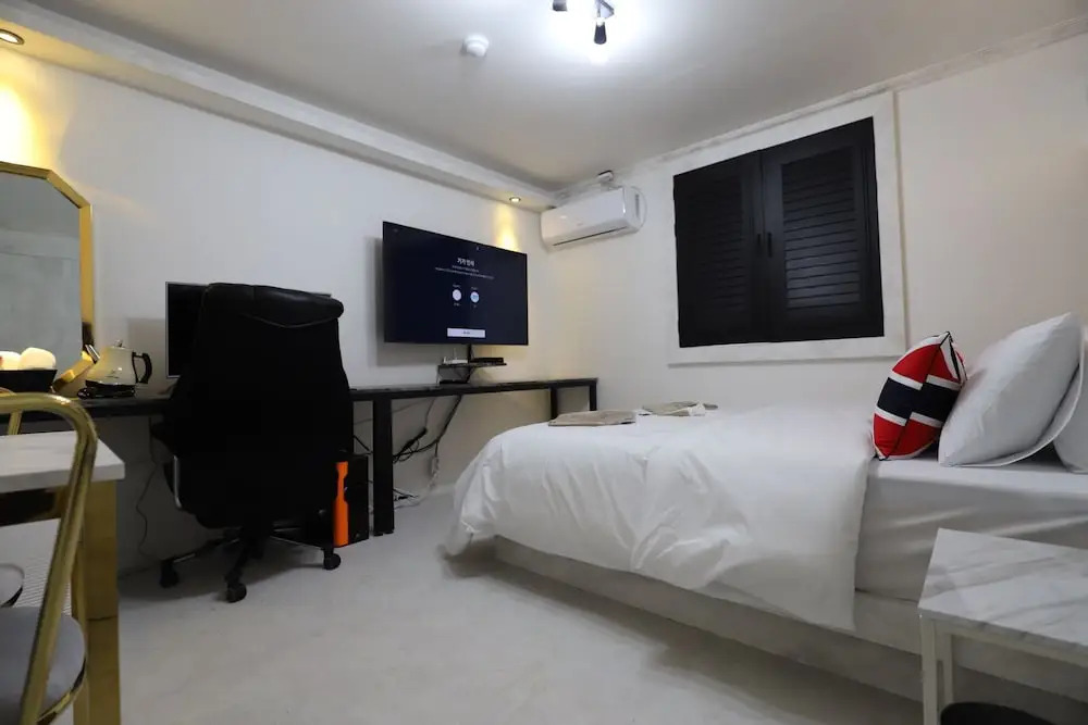Gunsan Jnk Classic Hotel Red Plus