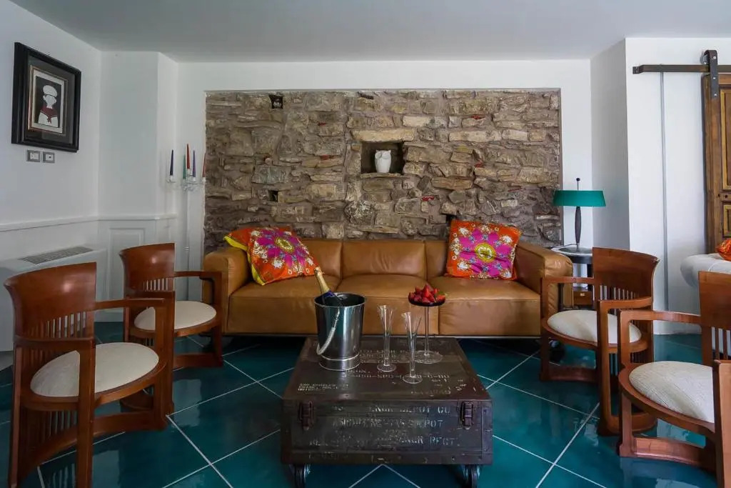 Ispani Inn Resort