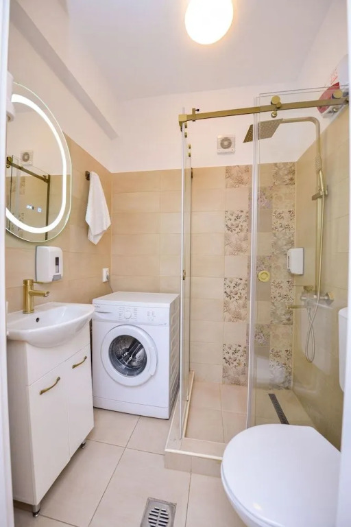 Tres Chic Studio - Victoria Avenue