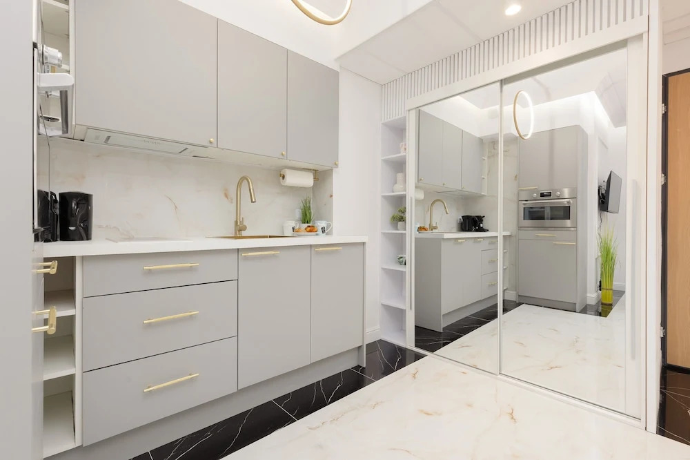 Glamour Studio by Renters Prestige