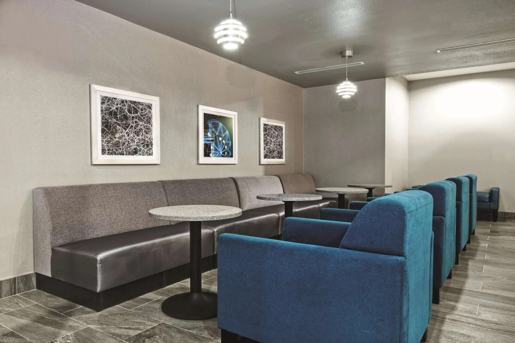 La Quinta by Wyndham Victoria - South