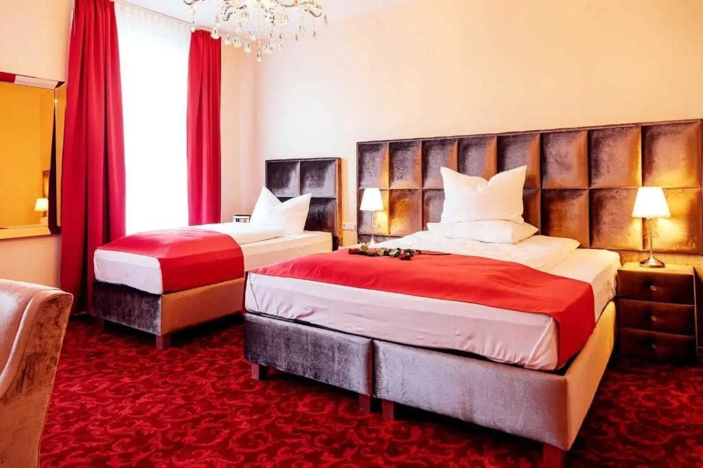 Hotel Hamburger Perle by UniqStay