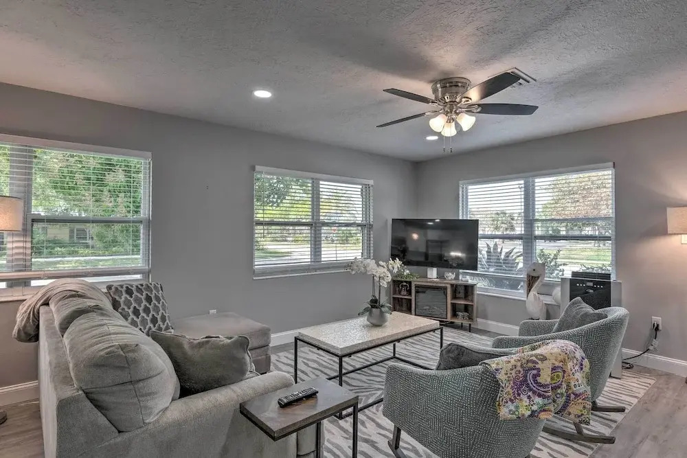 Bright Venice Getaway < 1 Mi to Historic Dtwn