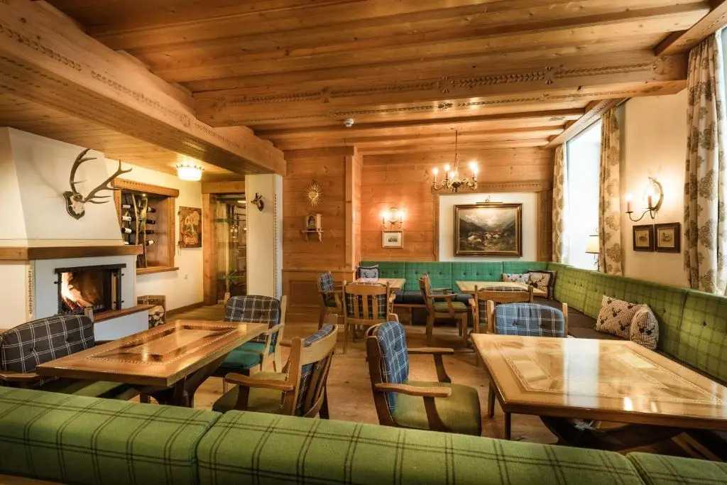 Österreichischer Hof-im Bademantel direkt in die Alpentherme