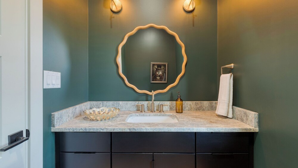 Modern Smoky Mountain Stay With Two Decks, Plunge Pool & Game Room Overlook Lodge by Avantstay