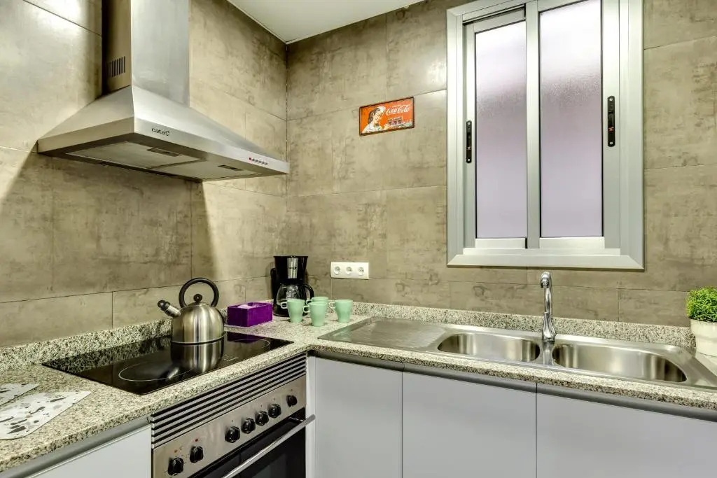 Renovated & Classic 3-Bedroom Sagrada Familia Apt.