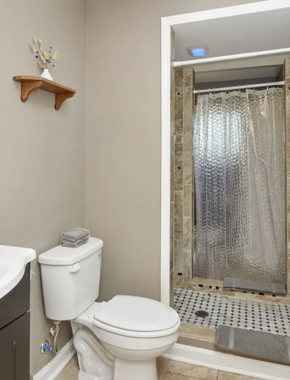 Prime Location! 5BR in Quaint Neighborhood!