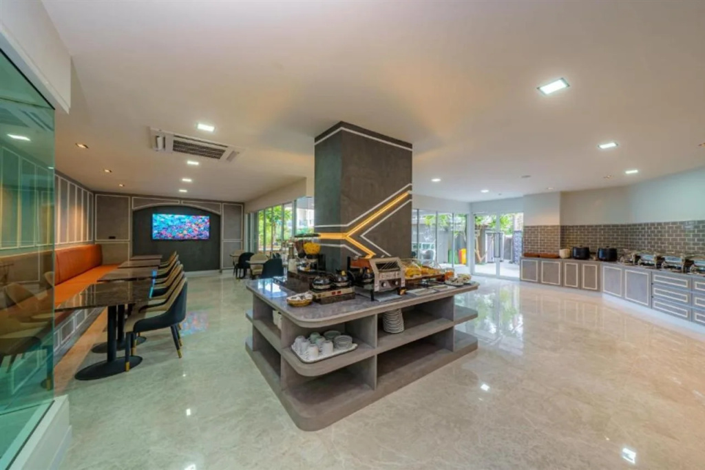 Курортный отель Lhc Hotel And Resort