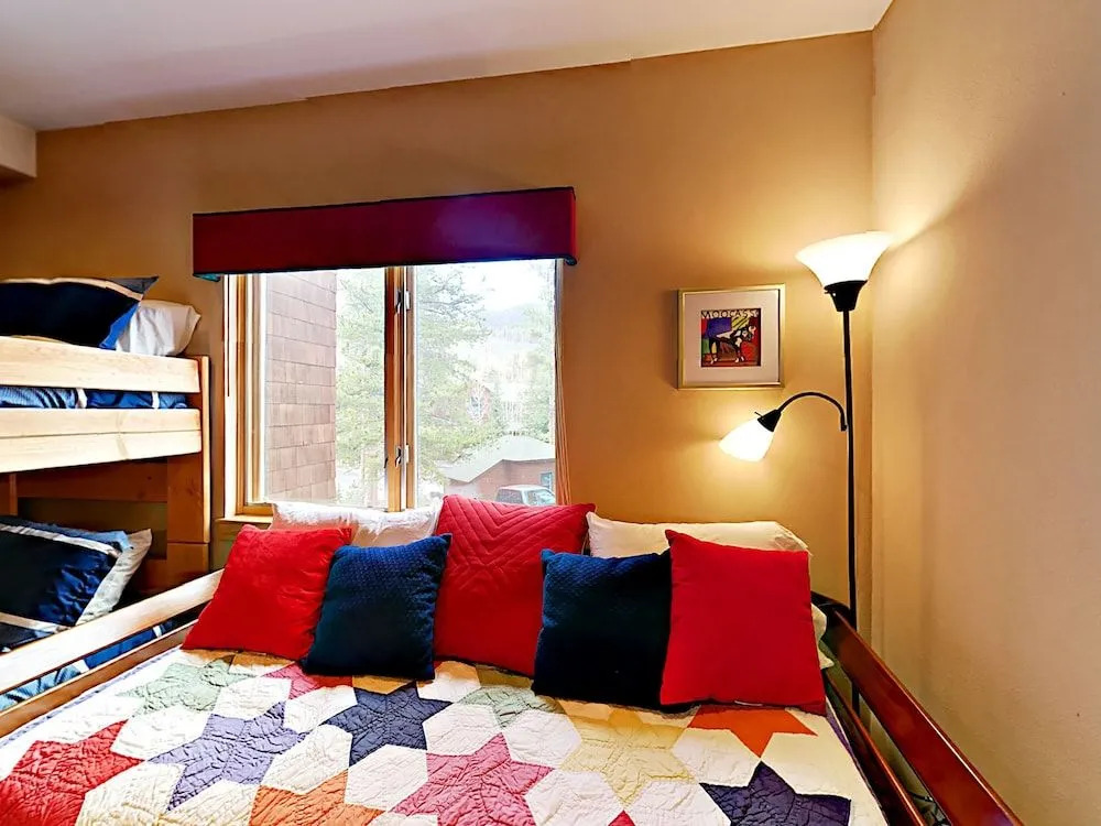 91 Starfire Lane 1972 Condo - 4 Br townhouse by RedAwning