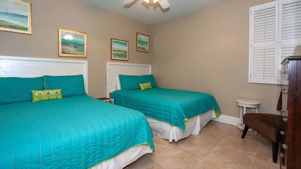 Crc1016 2 Bedroom Condo