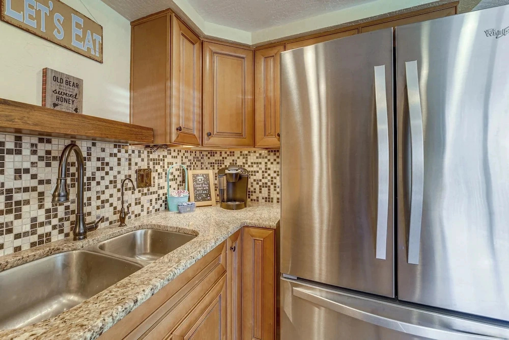 Spacious Yard & Deck! Great Space in Munds Park