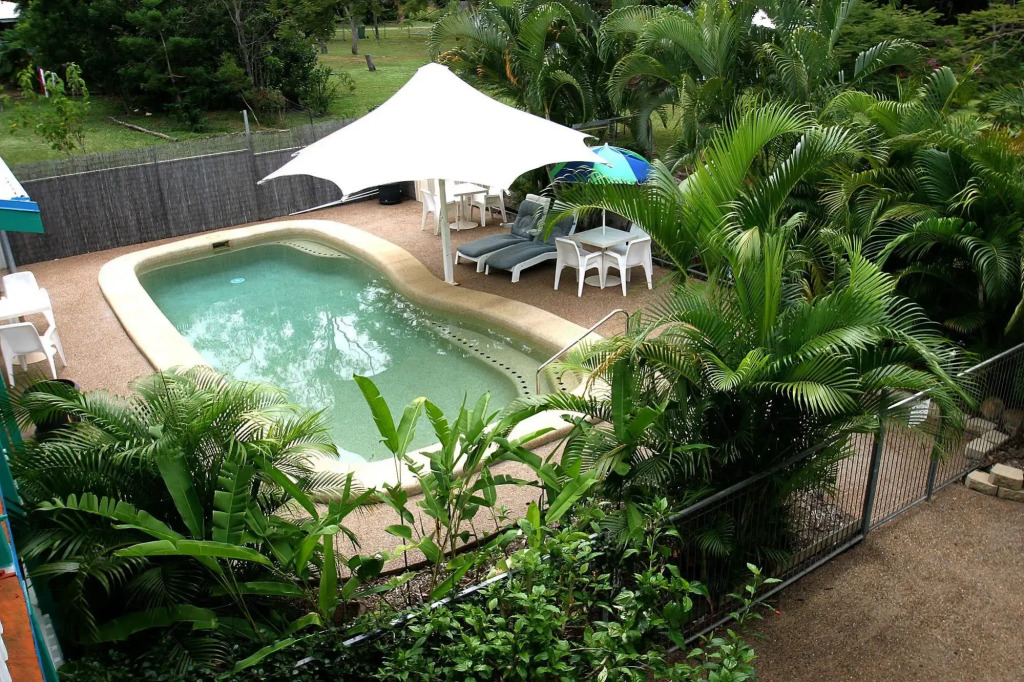 Tropical Palms Resort & 4WD Hire