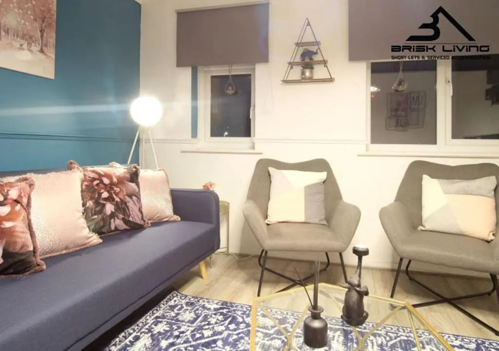 Modern & Bright One BR Flat For Couples & Professionals with Free Parking By Brisk Livings Dagenham