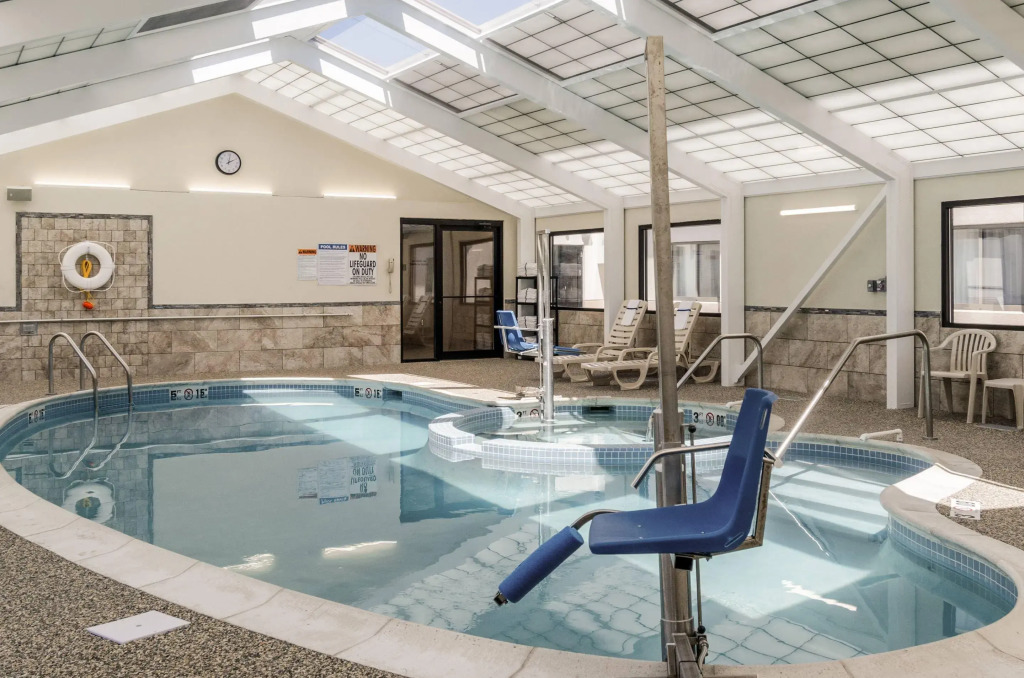 Comfort Inn & Suites West Springfield
