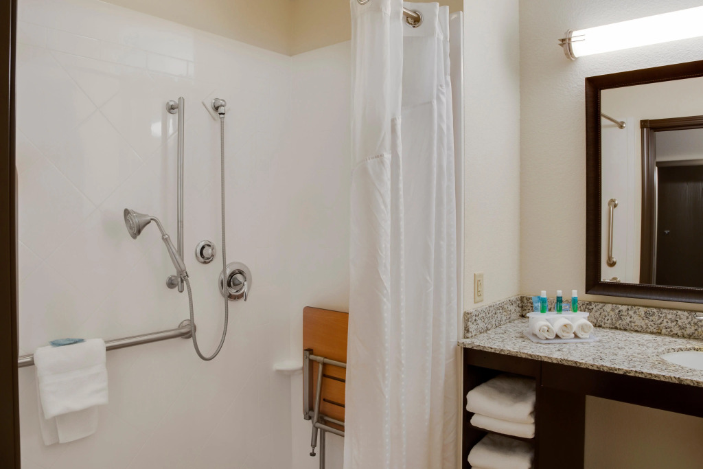 Holiday Inn Express & Suites Nevada by IHG