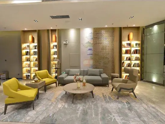 Hongbao Hotel (Xuchang Caowei Ancient City Pang Donglai Times Square)
