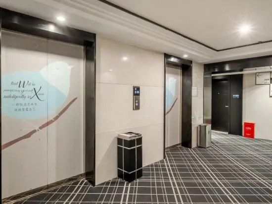 Xana Hotelle Hotel (Chongqing Longhu Yuanzhu Sports Park Subway Station)