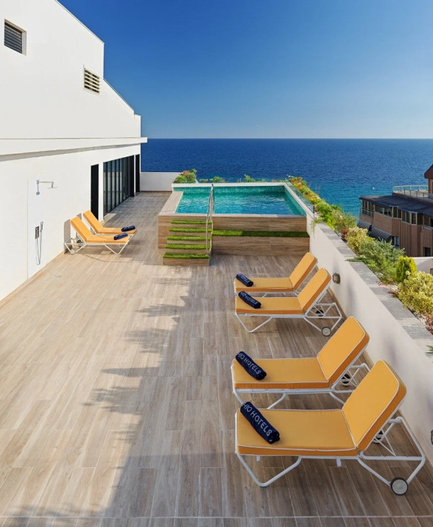 Отель H10 Porto Poniente