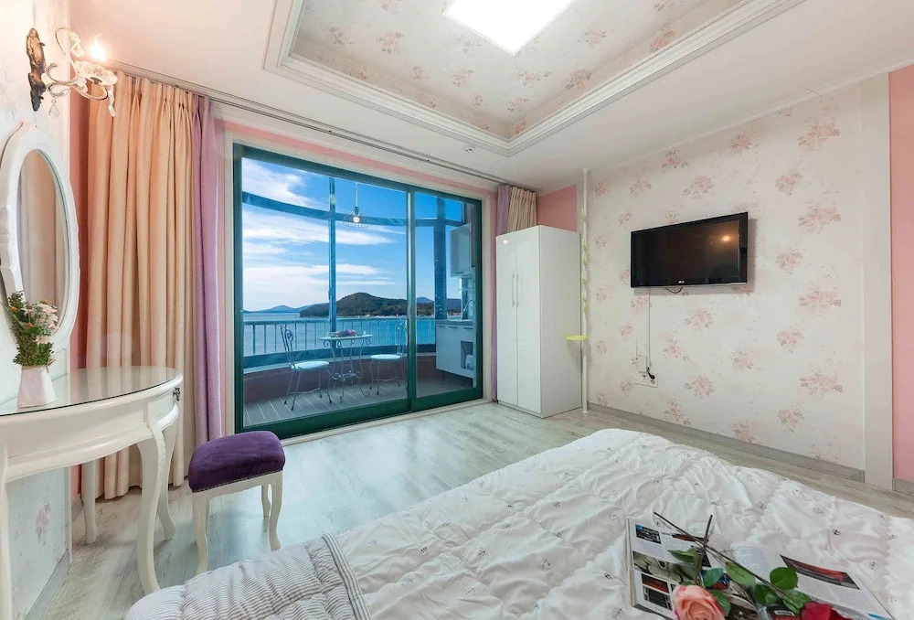Sunbeach Pension