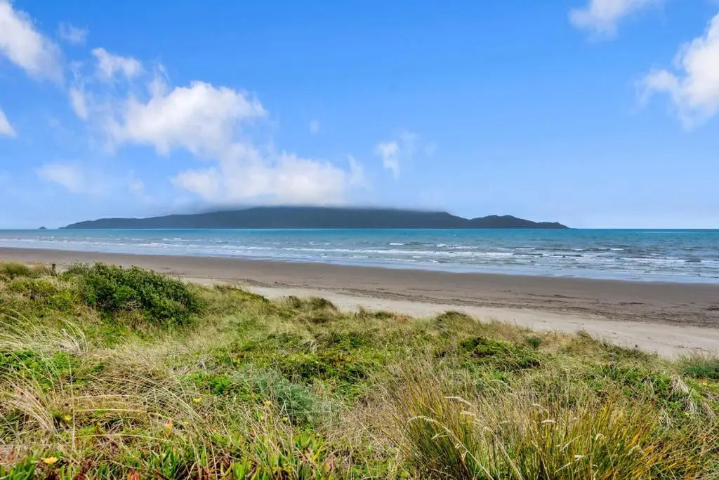 La Casa de la Playa - Waikanae Beach Holiday Home
