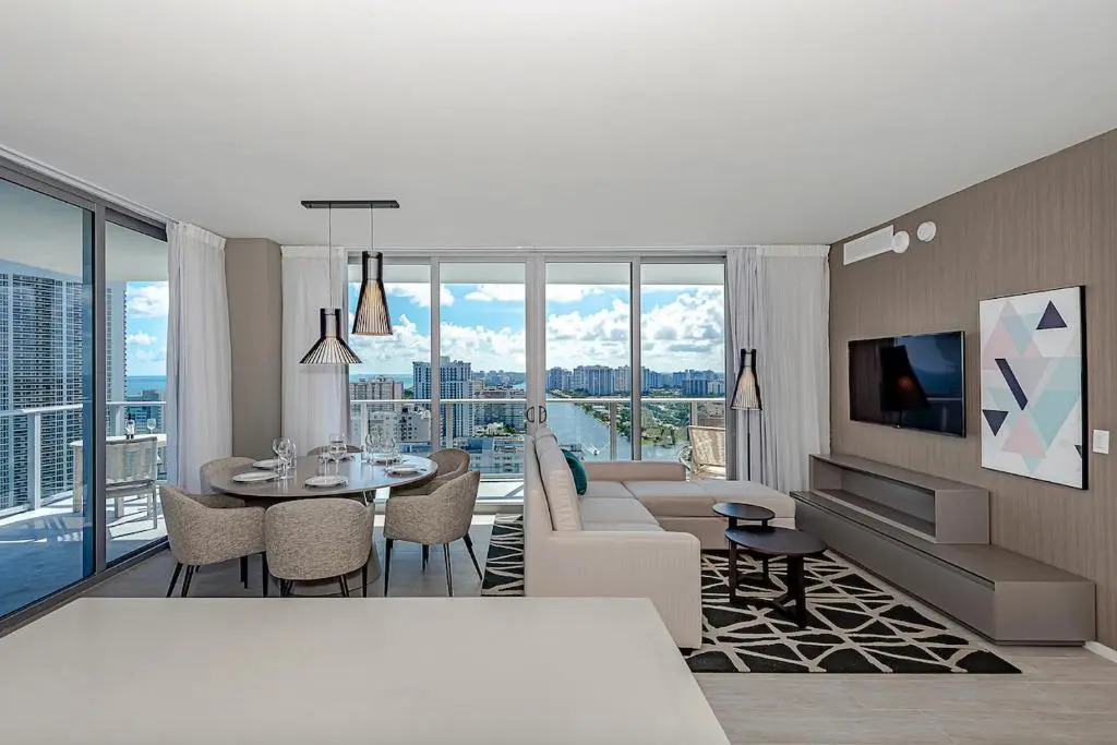 5 Stars 2BR in the SKY UNIQUE Ocean & Bay View BALCONY