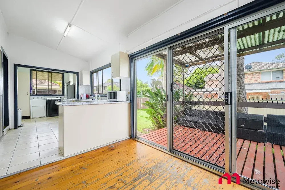 Metawise/parramatta Cozy Room With Furniture Wifi