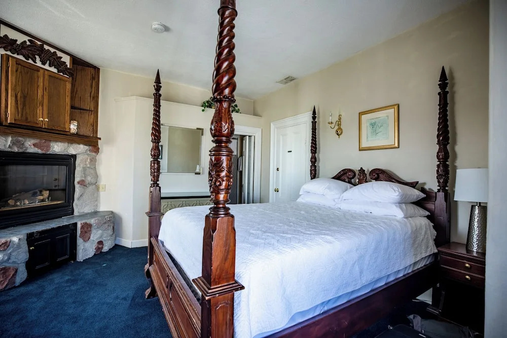 Brasswood Inn