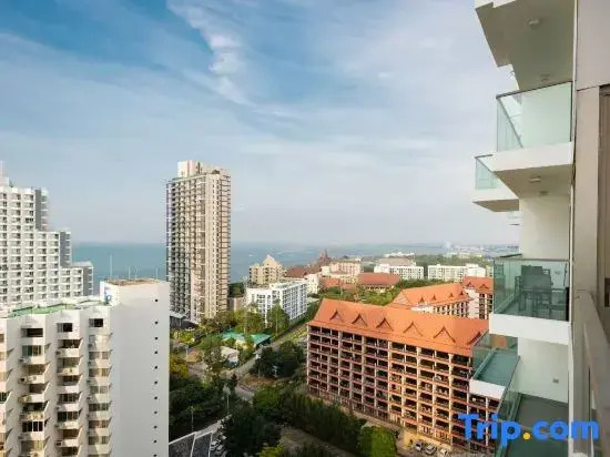 Wongamat Tower Duplex 1-Bedroom Free Electricity