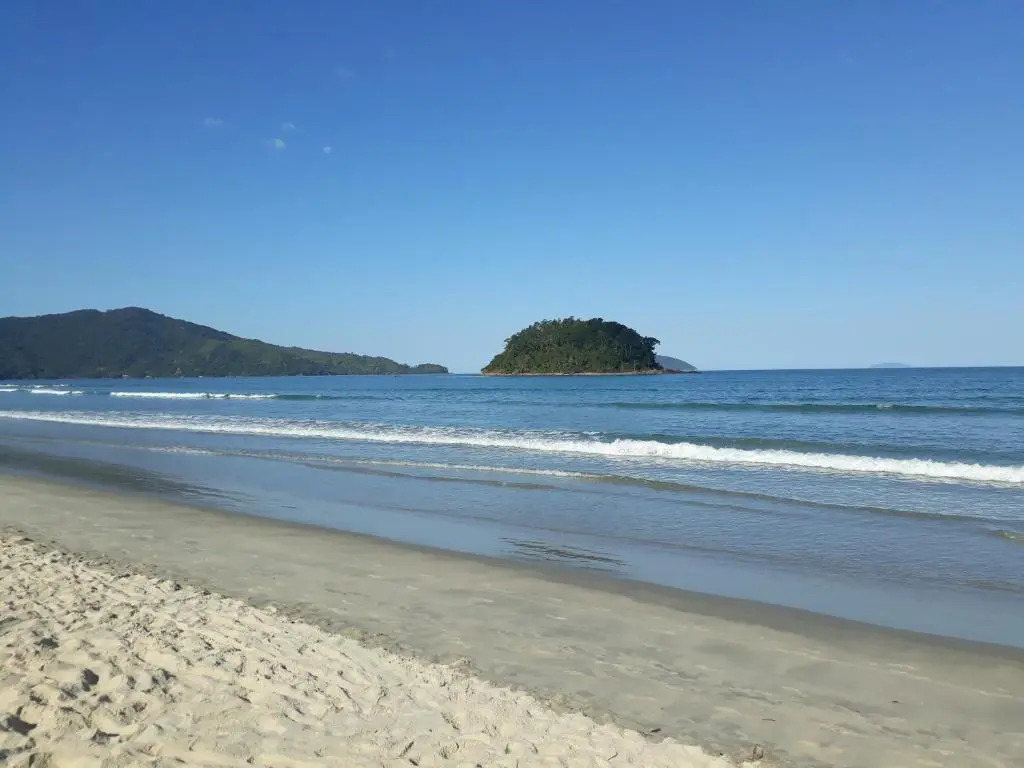 Casas em Condomínio próximo da praia com 2 dormitórios, churrasqueira e 3 vagas de garagem