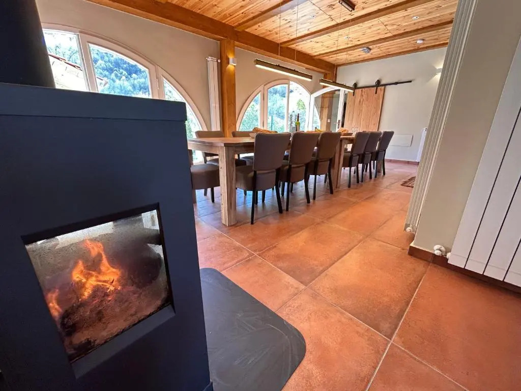 GROUPSTAY Il Gattopardo PRIVATE VILLA 19 QUESTS Cairo Montenotte VILLAITALY EU