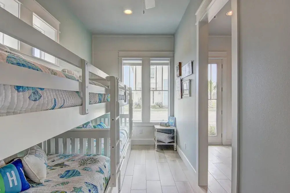 717 Sunrise Avenue Home 3 Bedrooms 3.5 Bathrooms Home