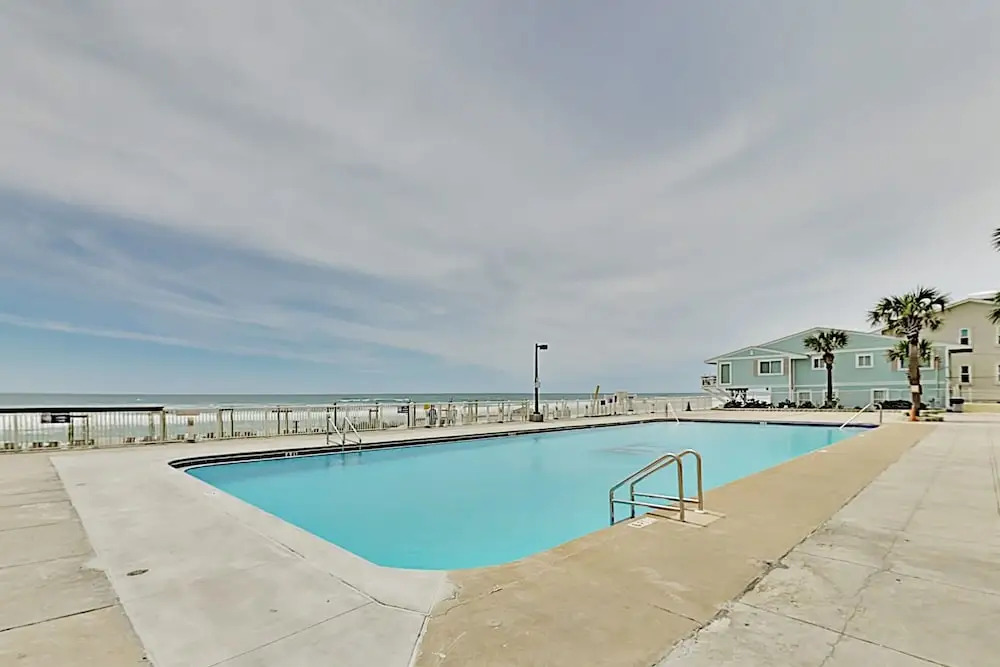 Resort-Style Unit 1113 - 2 Br Condo