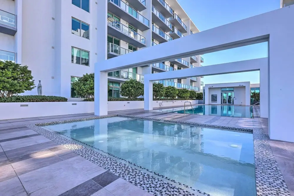 Chic Miami Condo w/ Pool, 6 Mi to South Beach