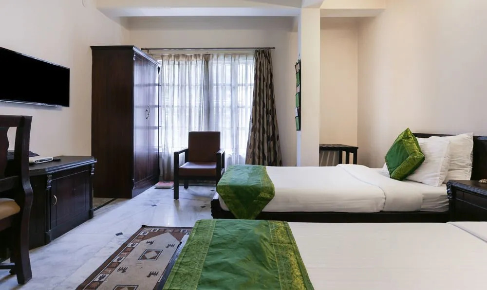 Fabhotel White Lotus