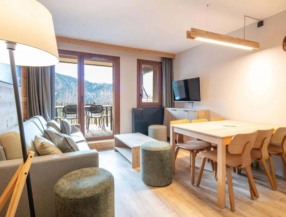Cozy Stay With Sleeping Alcove