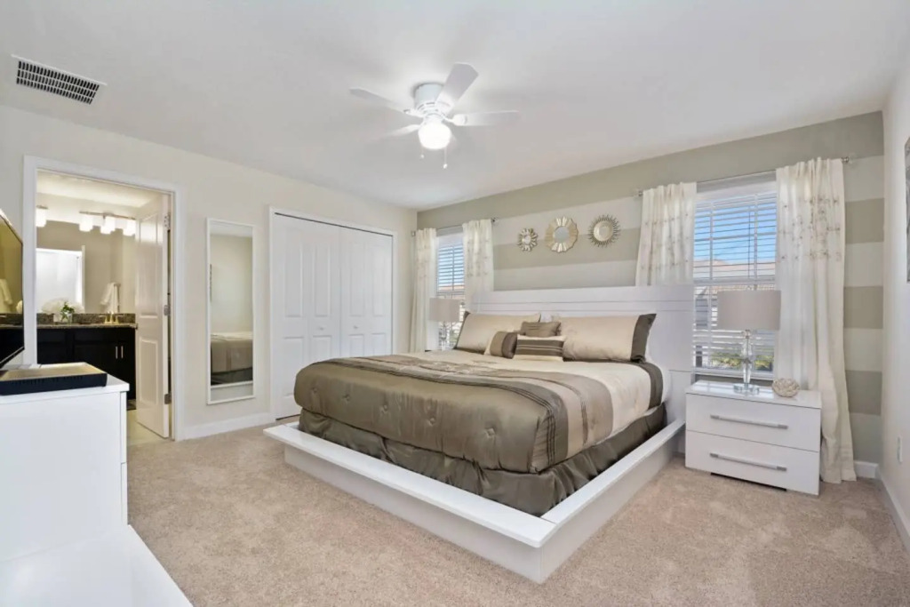 Super nice townhome near Disney with private pool
