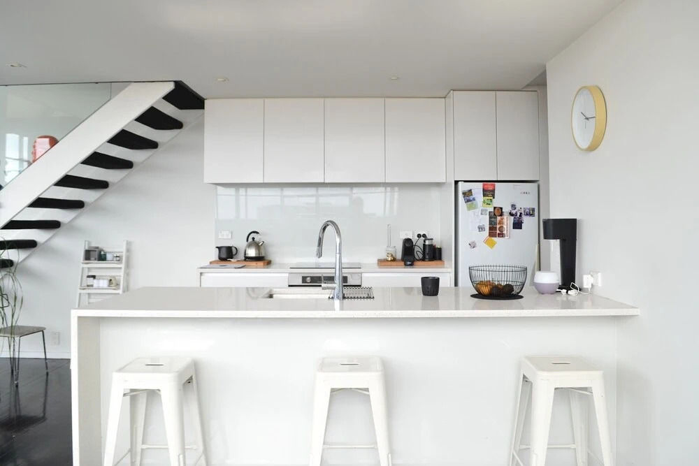 Stylish 2 Bedroom Loft Apartment With Parking