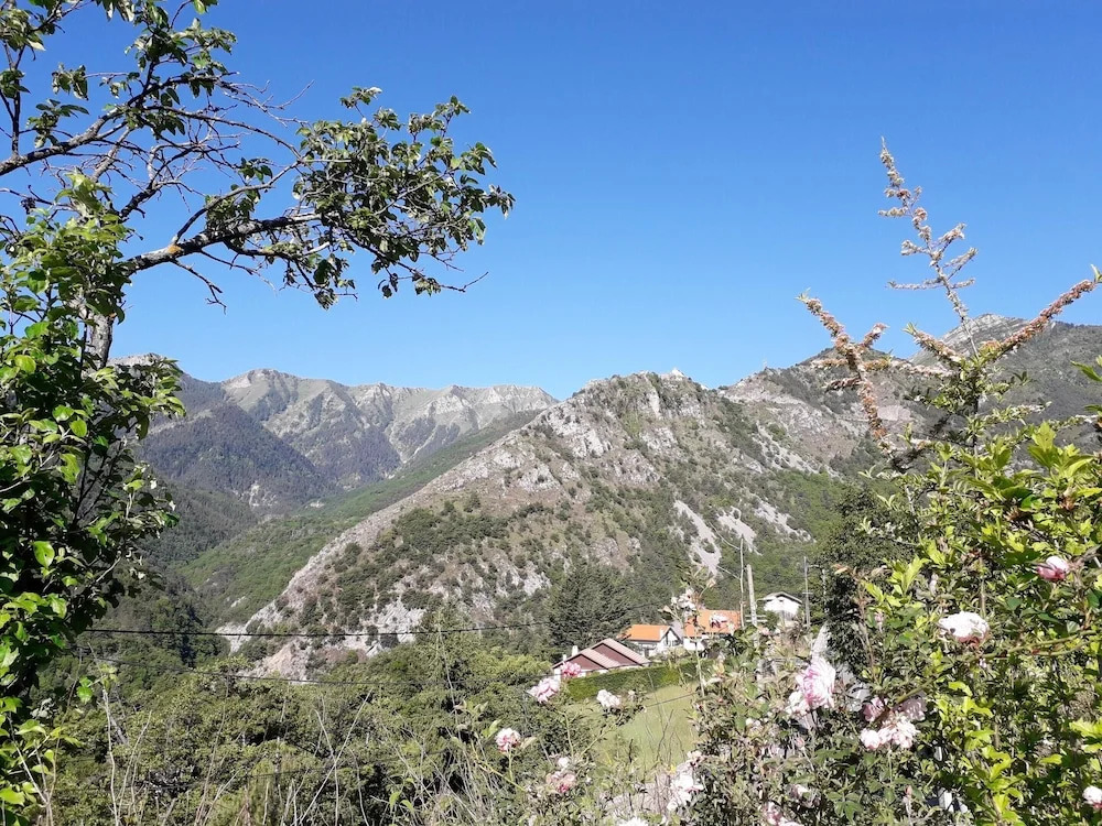 Chalet With 2 Bedrooms in Saint-martin-vésubie, With Wonderful Mountai
