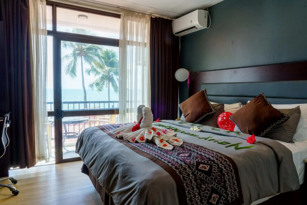 Smugglers Cove Beach Resort & Hotel