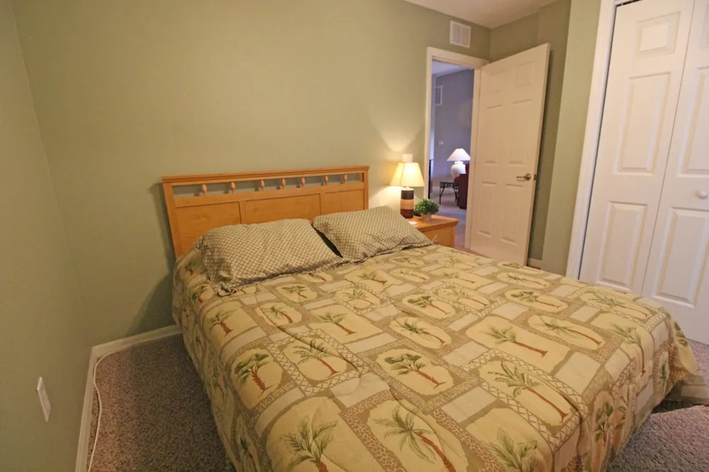 Golf , Walk To The Course 3 Bedroom Condo by RedAwning