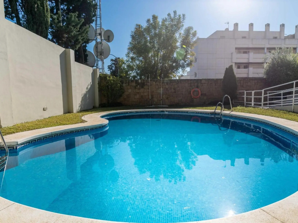 Puente Romano Modern flat, Best location in town