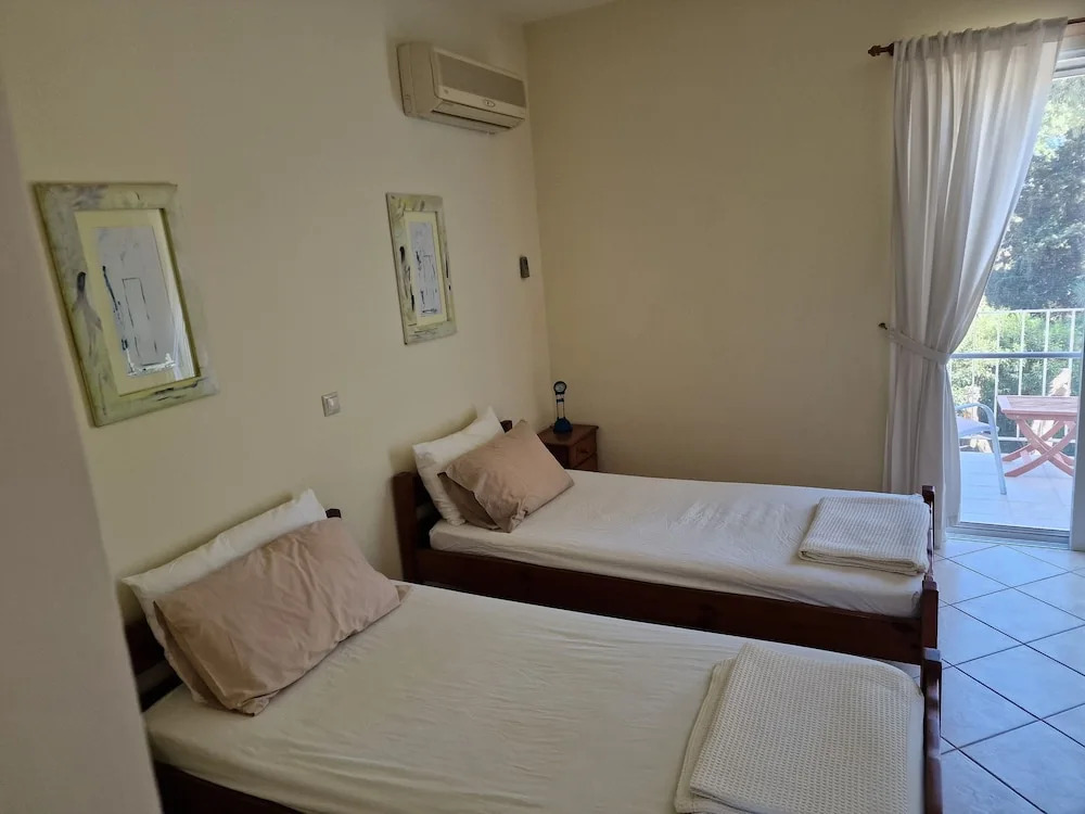 Skala - Villa - Sleeps 7 - Parking - Garden